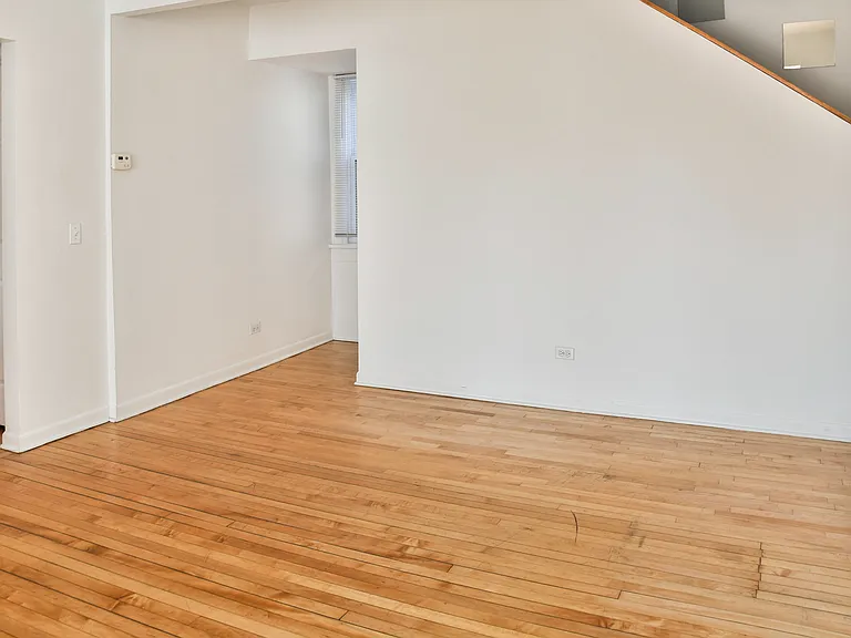 2614 N Marshfield Ave #2 — Photo 2