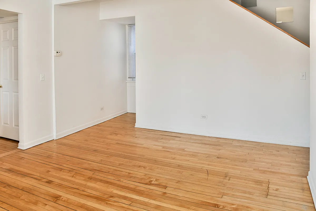 Building Photo - 2614 N Marshfield Ave #2