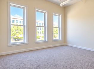 13 Douglas Ave Floor 3, Elgin, IL 60120