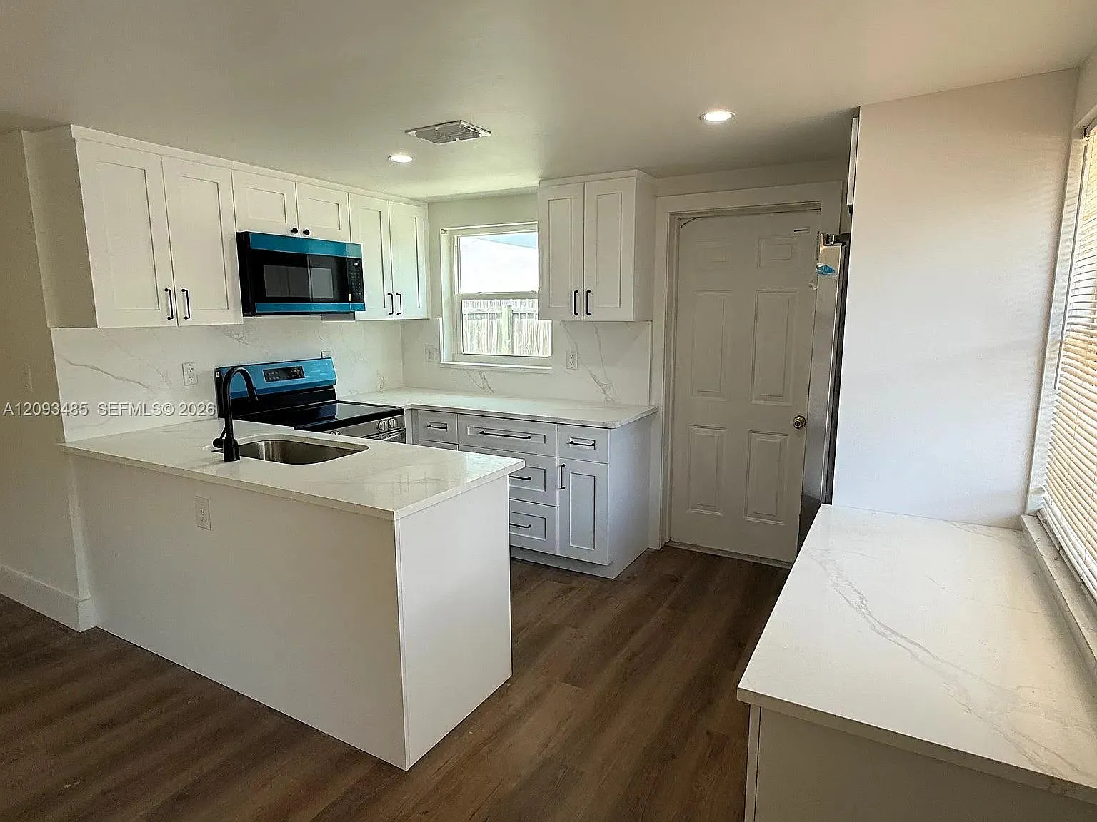 2 bed, 1.0 bath, 700 sqft, $1,750 — Photo 3