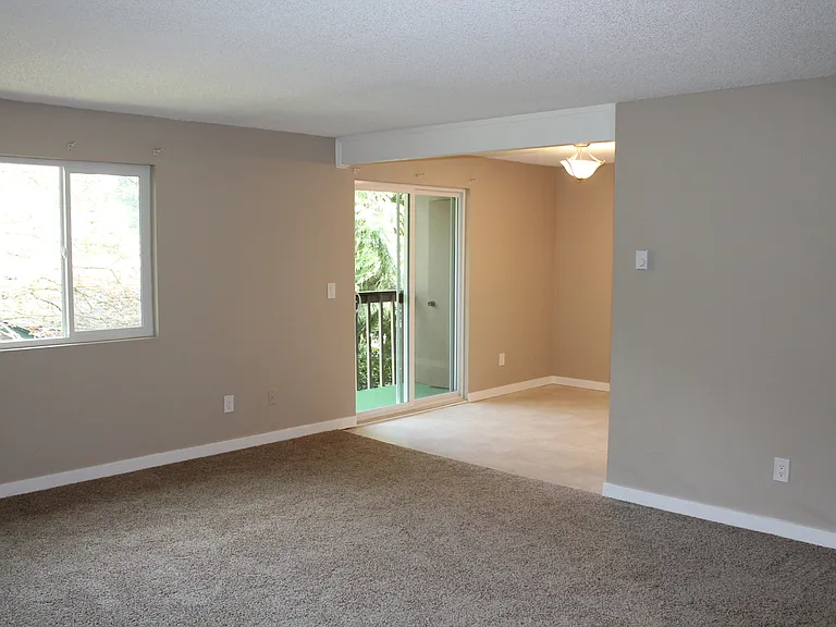 Edmonds Crest Apartments — Photo 4