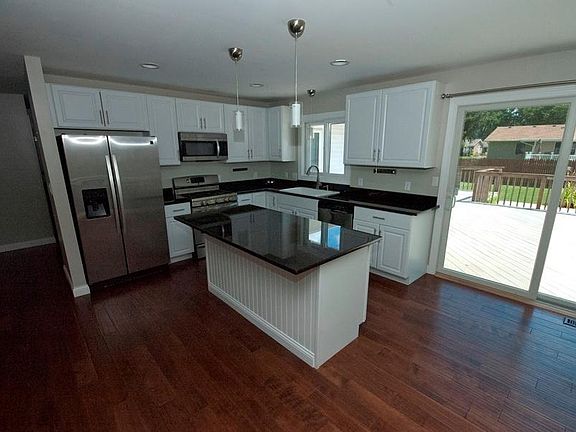 3rd image of 1019 Dorwood Dr