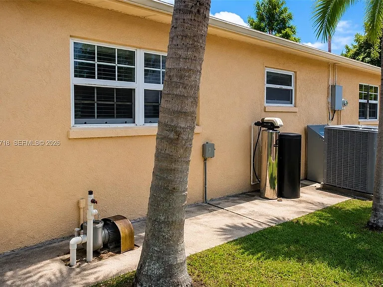 5062 NW 41st Pl — Photo 15
