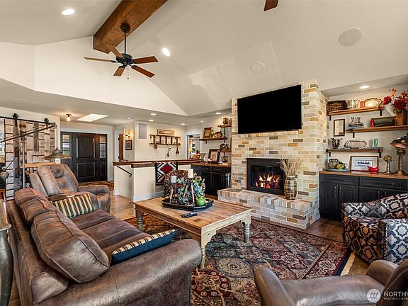 5th image of 810 Briarwood Drive