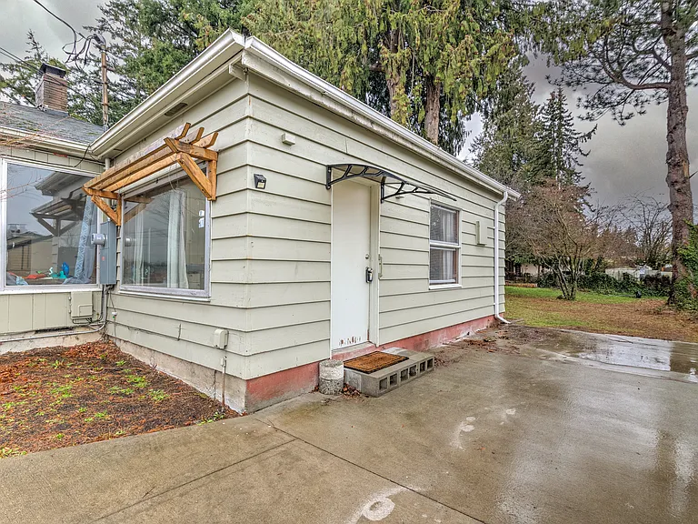 617 N Laventure Rd #B — Photo 13