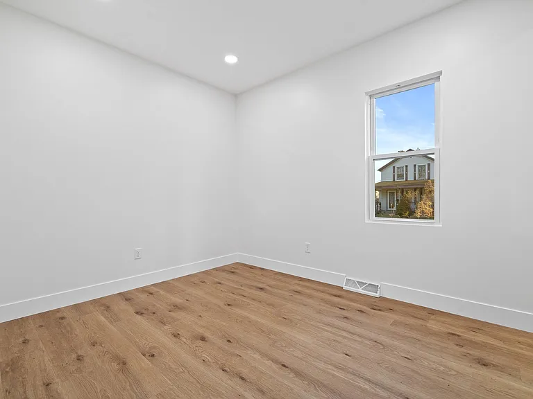 4401 8th Ave — Photo 12