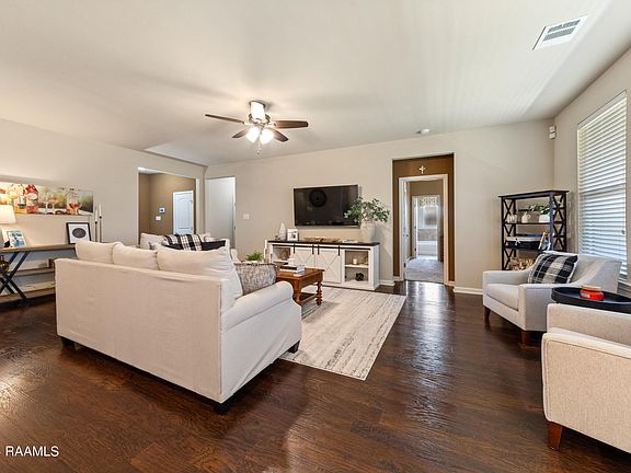 4th image of 103 Voiliere Dr