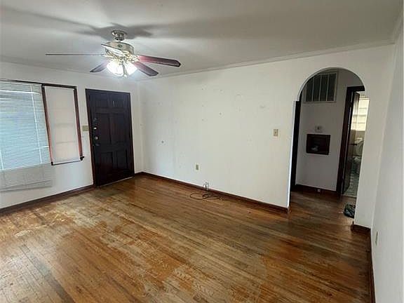 3rd image of 3917 Civic St