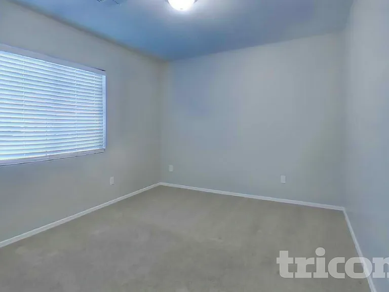 12601 W Pershing St — Photo 10