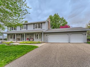 3408 Churchill Dr, Woodbury, MN 55125