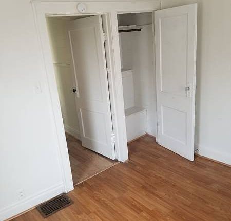3rd image of 810 N Denny St