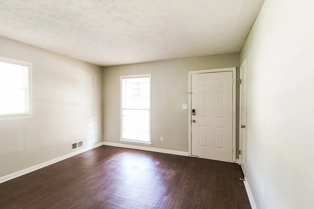 3 bed, 1.5 bath, 1186 sqft, $1,470 — Photo 3