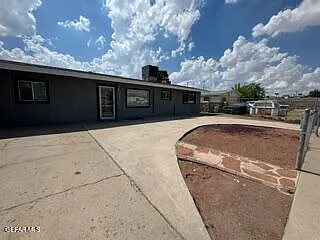 1139 Cimarron St — Photo 3