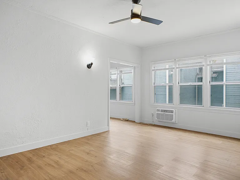 1932 W 25th St #9 — Photo 7