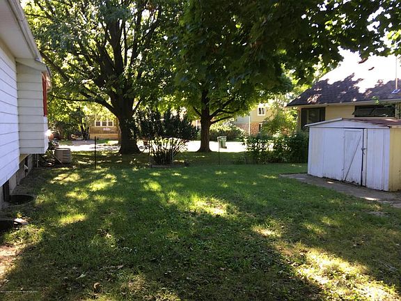 3rd image of 1215 Parkview St