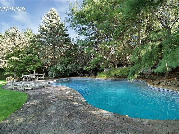 3rd image of 159 Montrose Ln