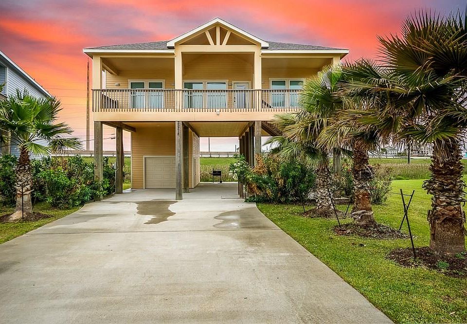 custom built 3 bedroom / 2 bath - with wonderful beach and bay views