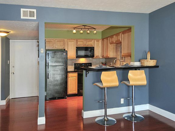 2nd image of 1935 Gardiner Ln APT C41