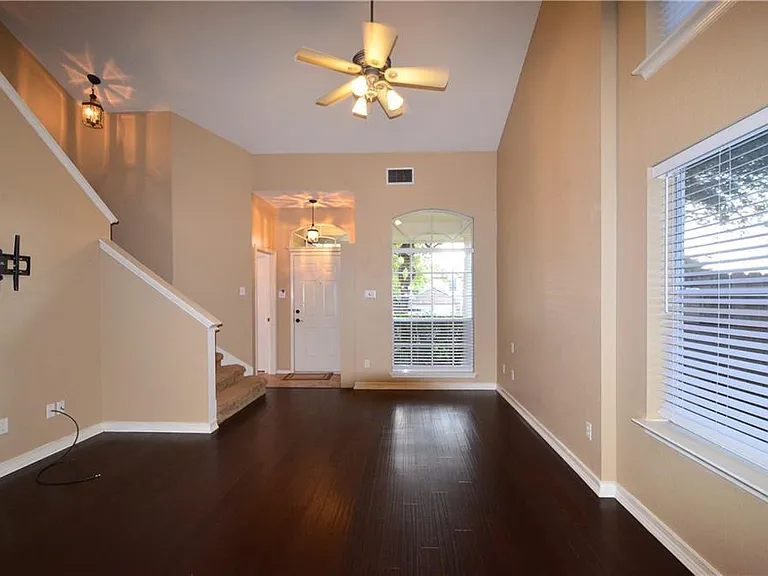 8322 Alvin High Ln — Photo 4