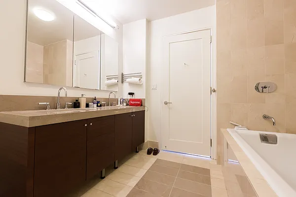 Sold by E Realty International Corp | media 33