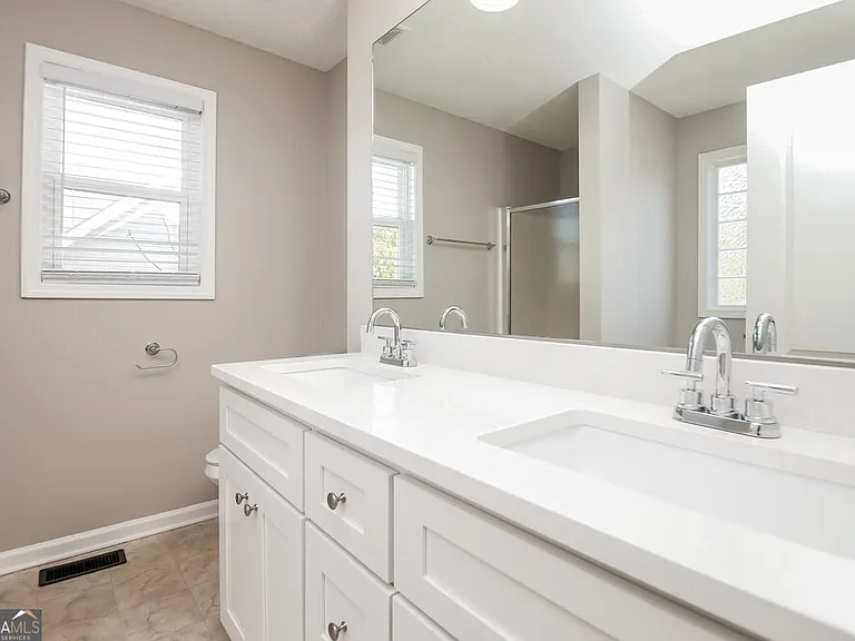 55 Richmond Dr — Photo 9