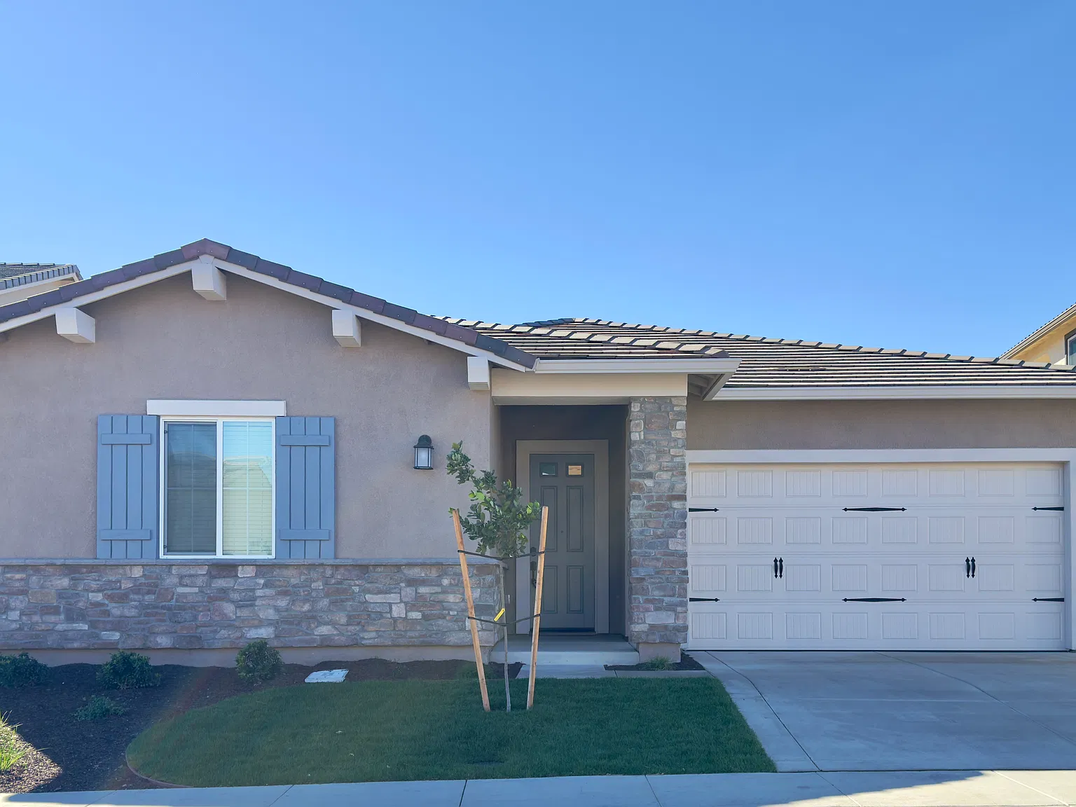 4 bed, 2.5 bath, 2154 sqft, $3,250 — Photo 3