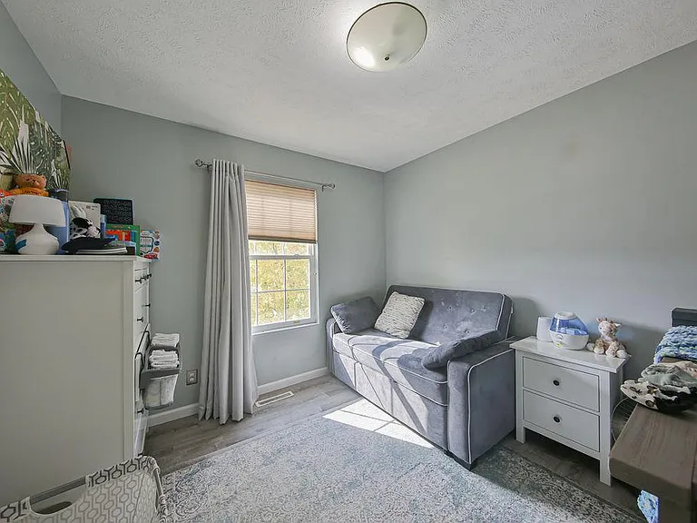 7415 S 176th Cir — Photo 11