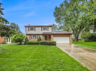 495 Old Creek Ct, Saline, MI 48176