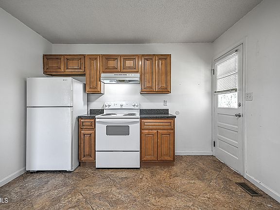 4th image of 626 N Center St