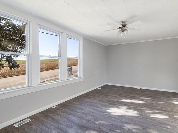 3rd image of 1151 Maple Dr