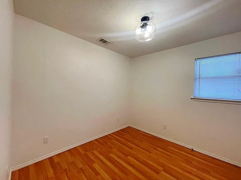 300 El Paso St — Photo 20