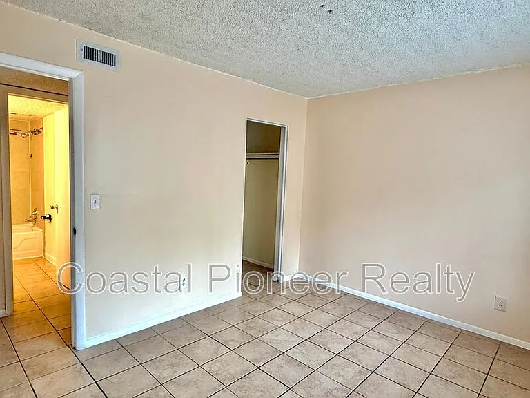 5502 Pokeweed Ct #B — Photo 9