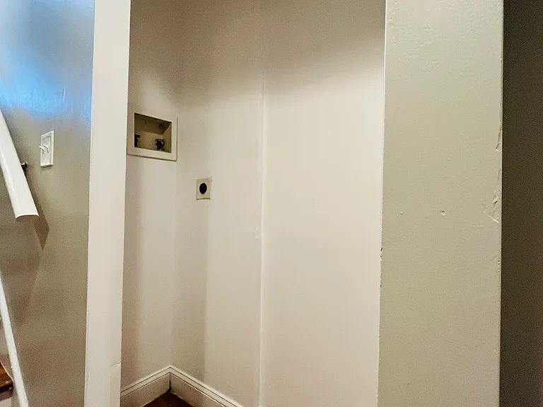 Laundry washer dryer hook up