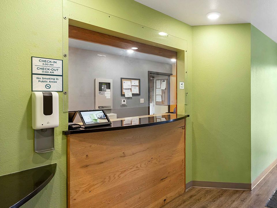 Lobby and Guest Check-in