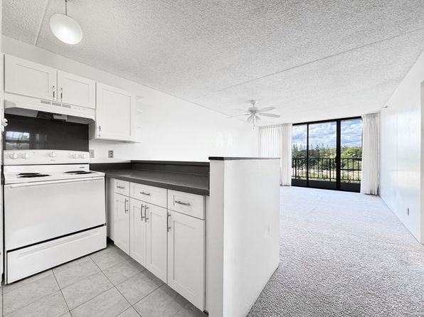98-402 Koauka Loop APT 715, Aiea, HI 96701