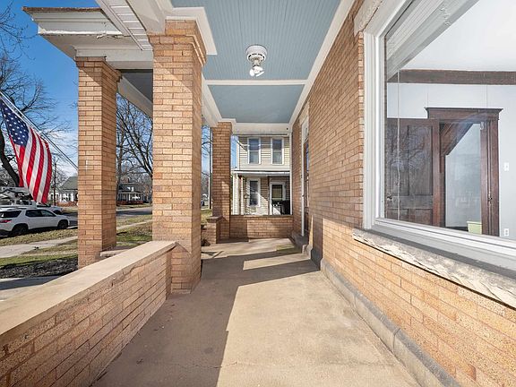 4th image of 907 W High St