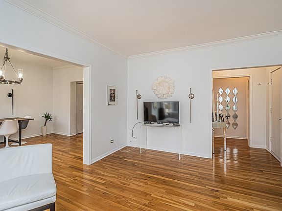 4th image of 241 Washington Blvd APT 3A