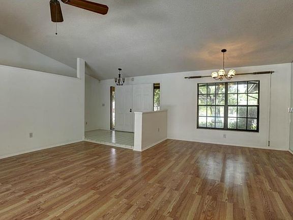 3rd image of 1567 Huntington Ct