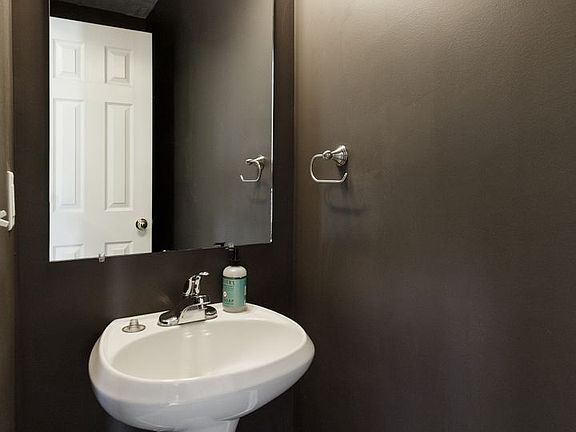 5th image of 2120 Lebanon Pike APT 25