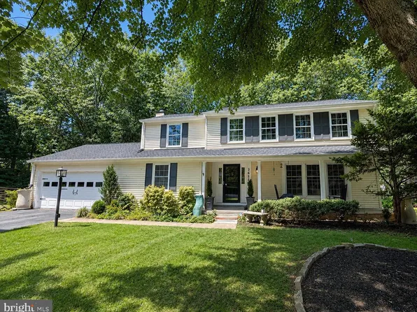 2655 Petersborough St, Herndon, VA 20171