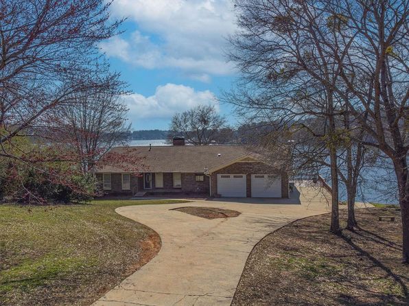 70 Camelot Ln, Talladega, AL 35160