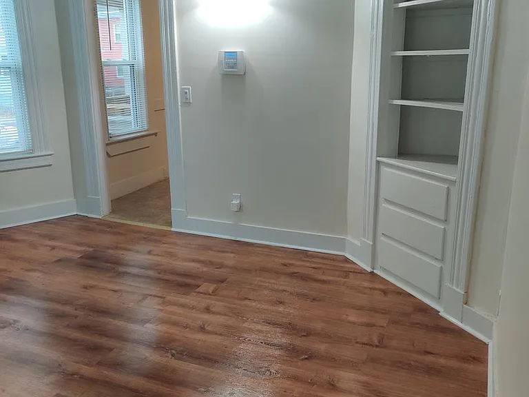 256 White St — Photo 2