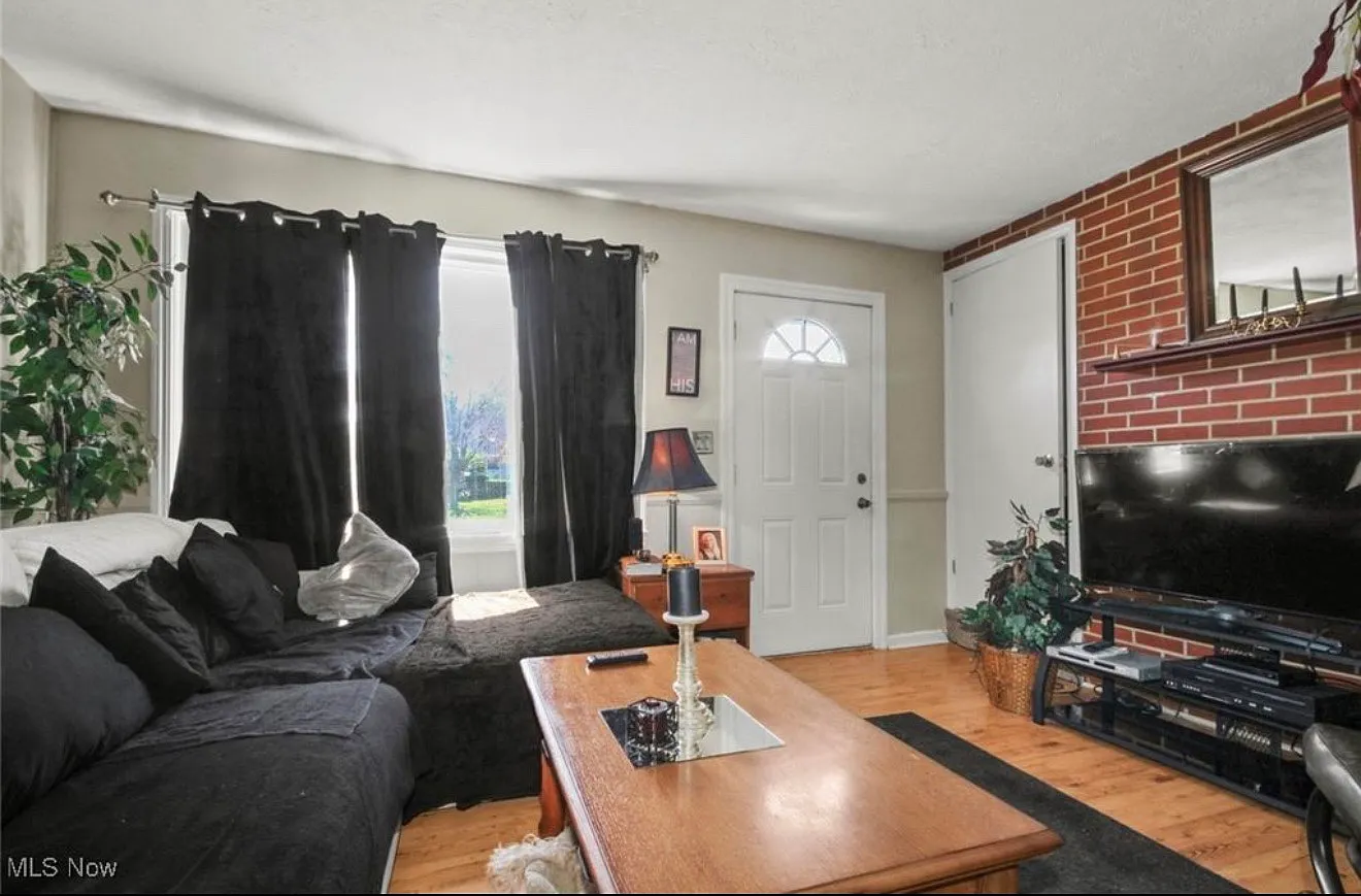 4 bed, 1160 sqft, $1,400 — Photo 3