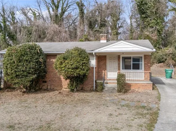 613 Woodridge Ln, High Point, NC 27262