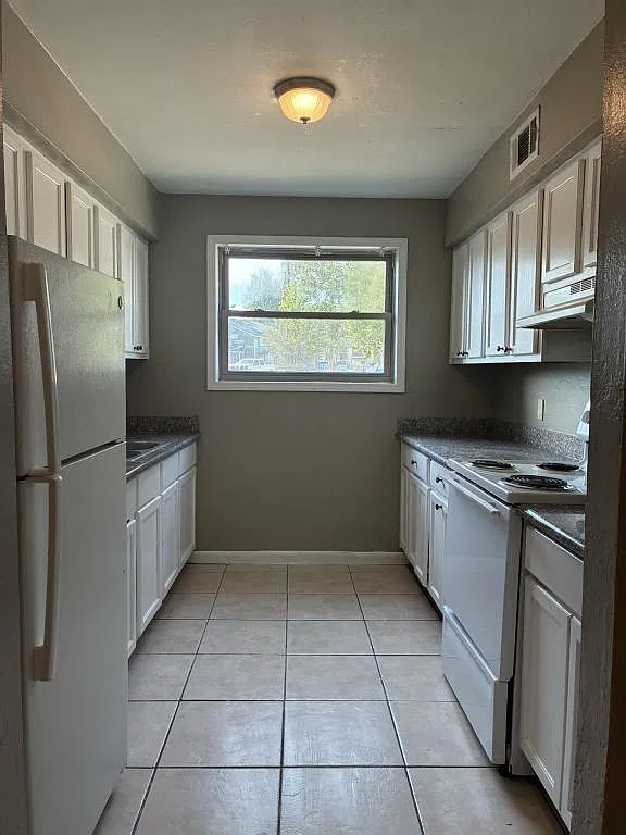 1302 Jasper Ave — Photo 1