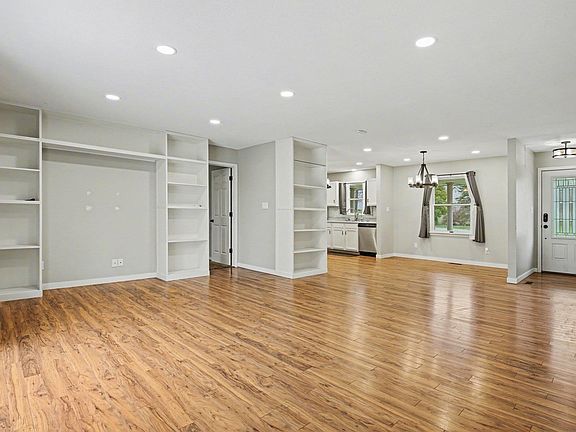 3rd image of 3363 N Old Farm Rd W