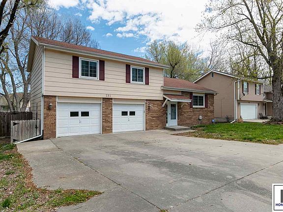 3rd image of 231 Robin Hood Dr