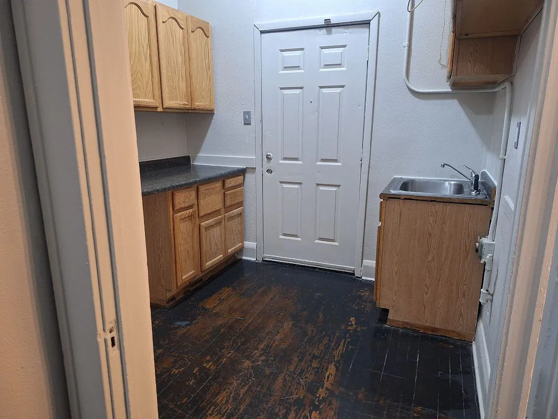 Studio, 650 sqft, $800 — Photo 2