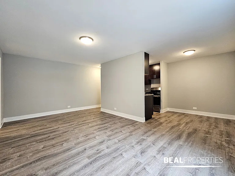 530 W Surf — Photo 111