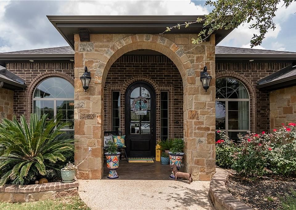 1st image of 308 Sarahs Ln